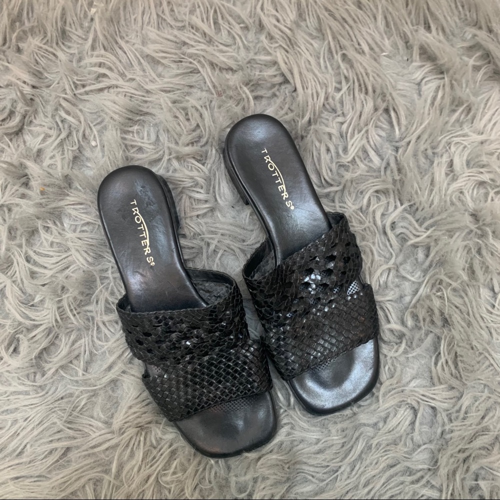 Trotters Size 6W